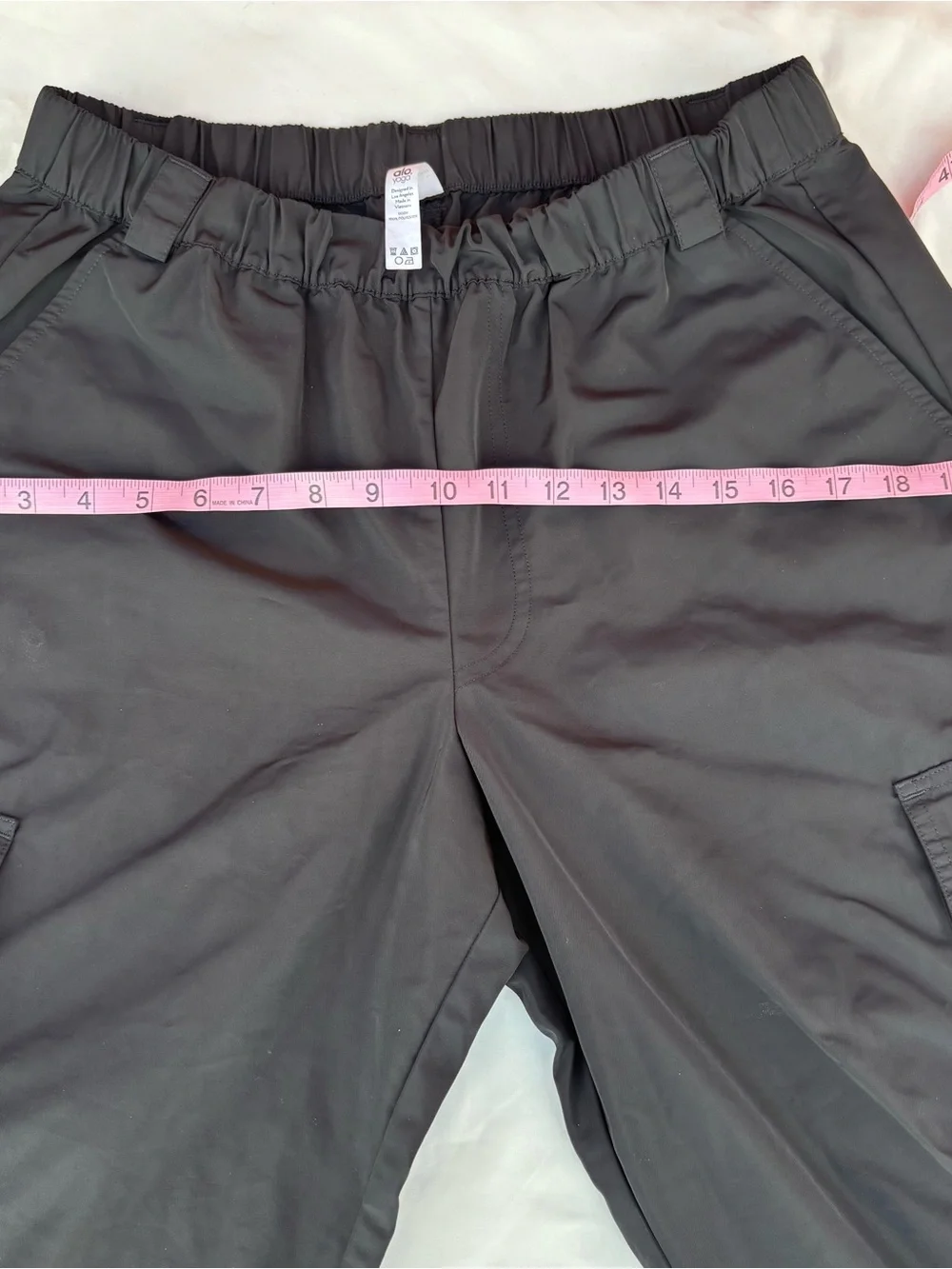 Alo Women’s Cargo Track Pants Size Medium Black